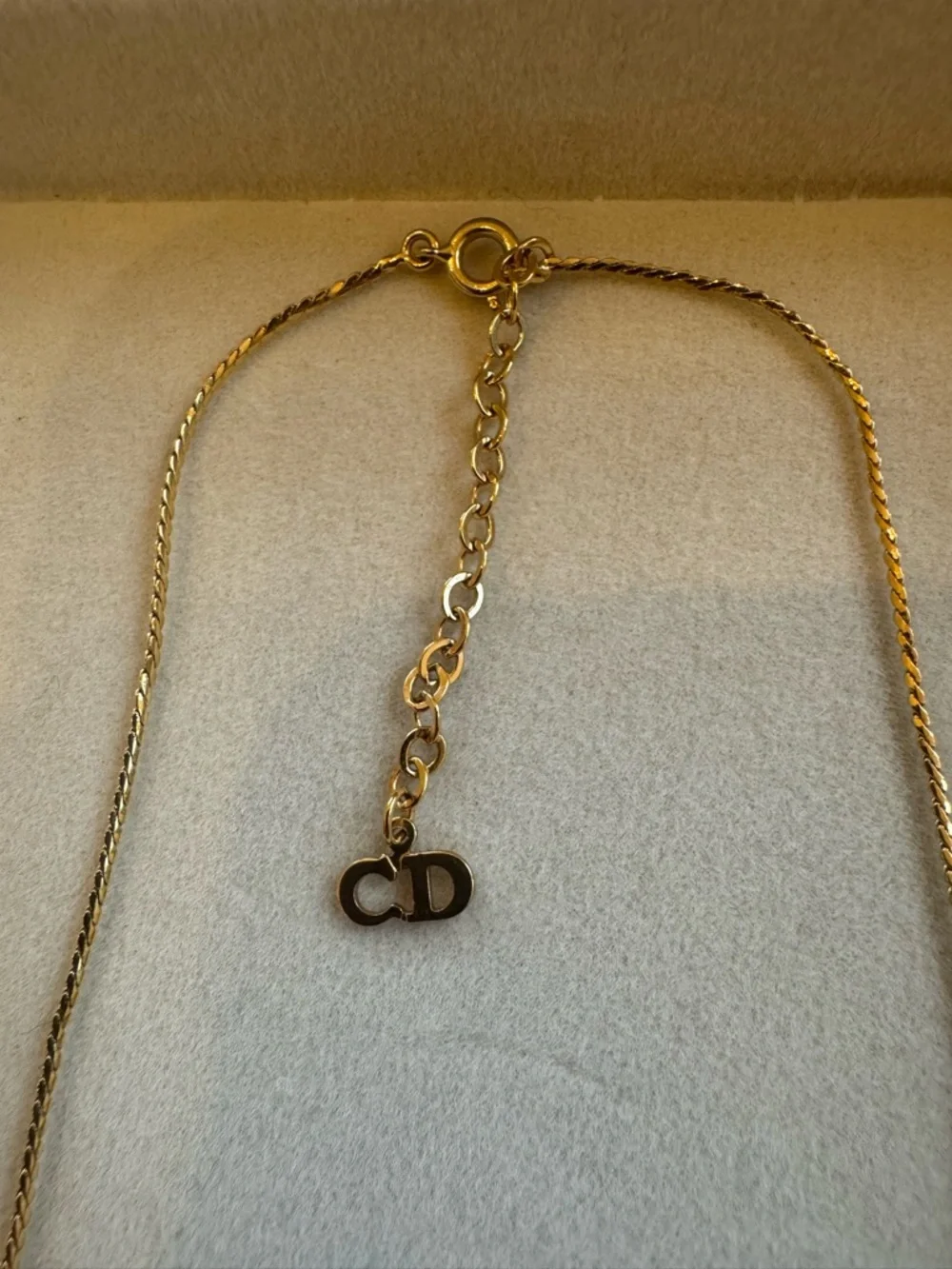 Vintage Christian Dior Gold V-Detail Crystal Necklace - Women Jewelry - Picture 3 of 6